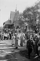 Крестный ход на утрене направляется к могиле приснопамятного Блаженного старца Андрея 3 июня 1998 года Ульяновск