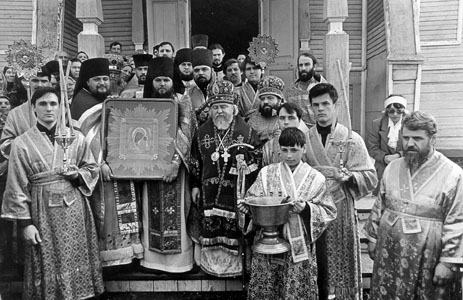После крестного хода у Свято-Никольского храма с. Оськино в день обретения<br>чудотворного образа 2 мая 1997 года Ульяновск