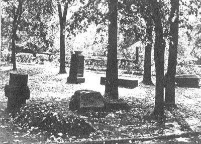 Участок сквера им И.Н. Ульянова с восстановленными на нем надгробиями.<br>Фото 1996 г. Ульяновск