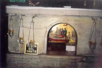 Гробница Святителя и Чудотворца Николая в крипте базилики в г. Бари, Италия. Ульяновская епархия