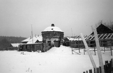 Северо-западная угловая башня в каменной ограде обители. Фотография 1999 года Ульяновск
